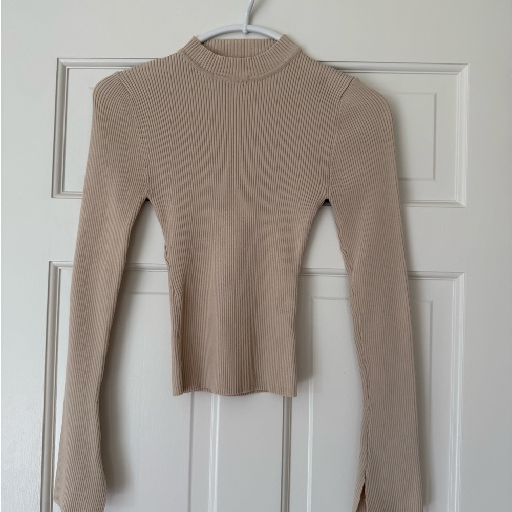 Dissh long sleeve sweater